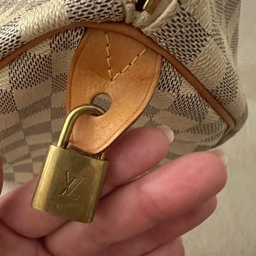 Louis Vuitton Authentic Damier Azur Speedy 30 Bag. - Picture 9 of 9